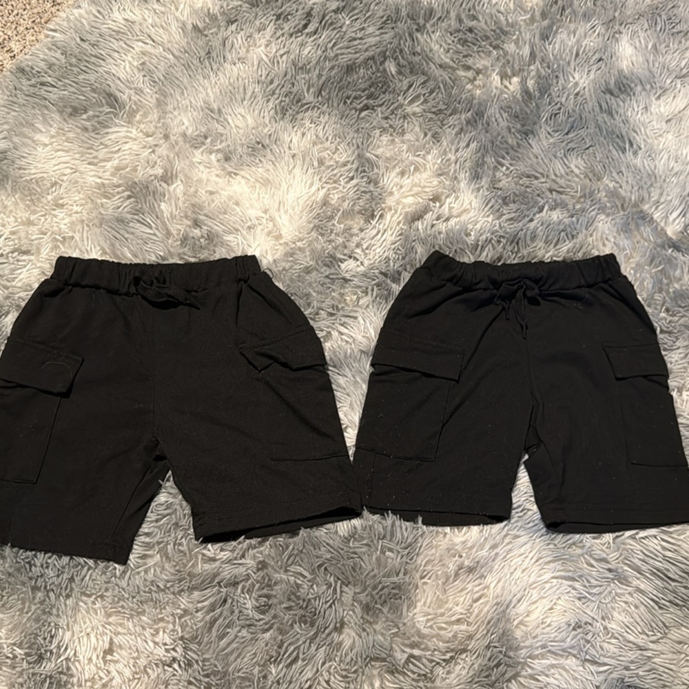 2 Boys 5T Black Cargo Shorts